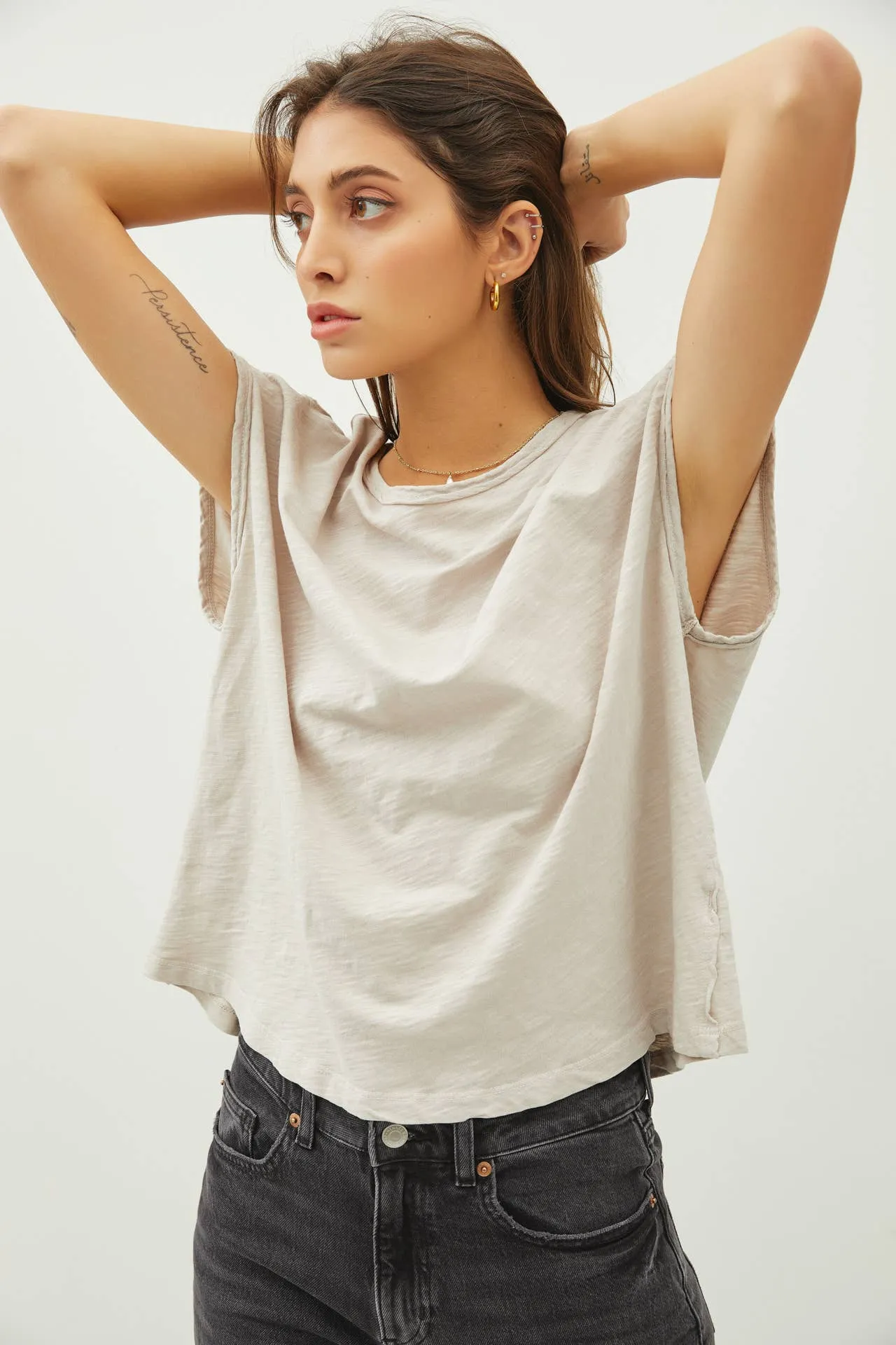 EXPOSED SEAM DETAIL BOXY MUSCLE TOP