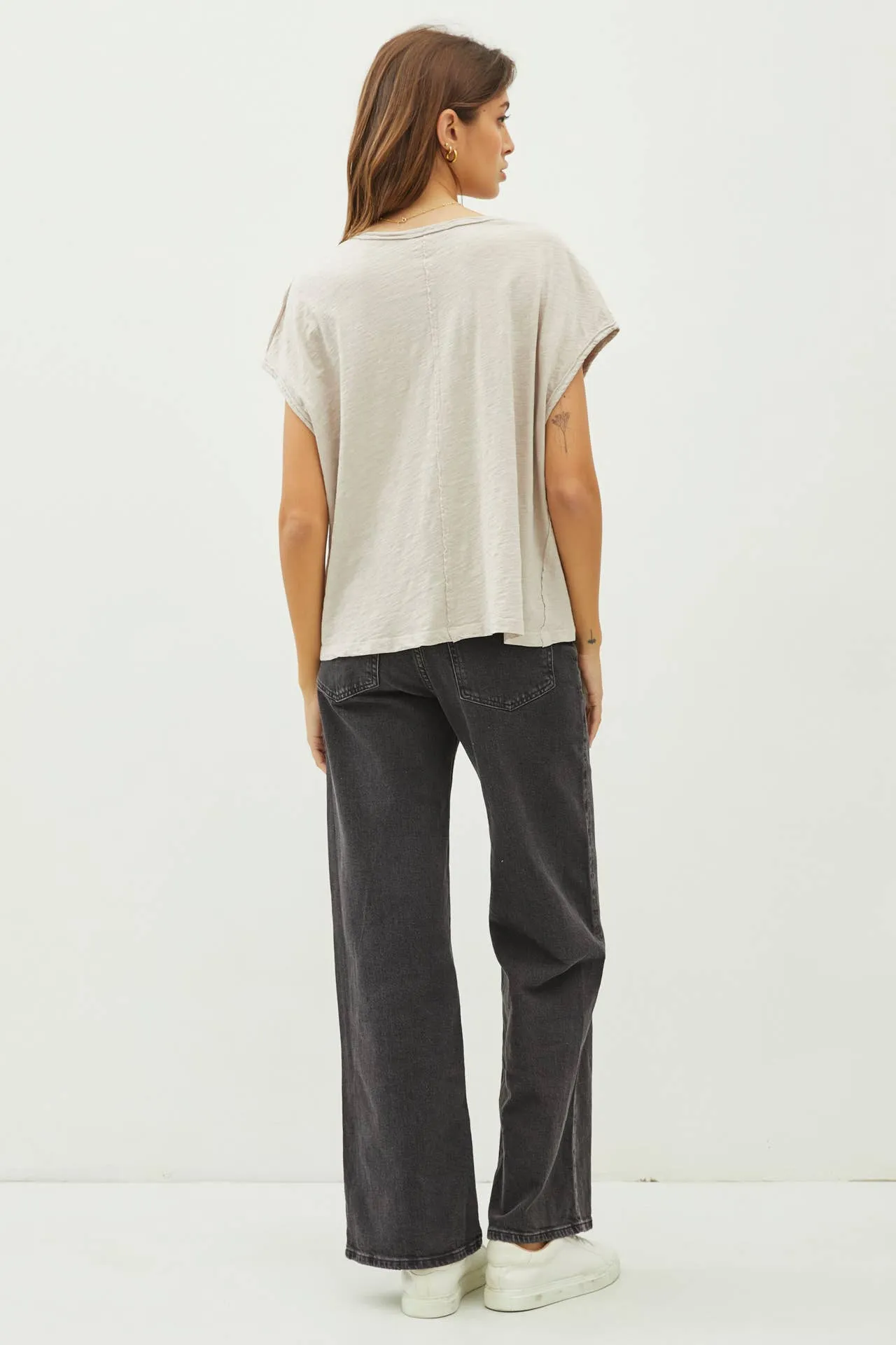 EXPOSED SEAM DETAIL BOXY MUSCLE TOP