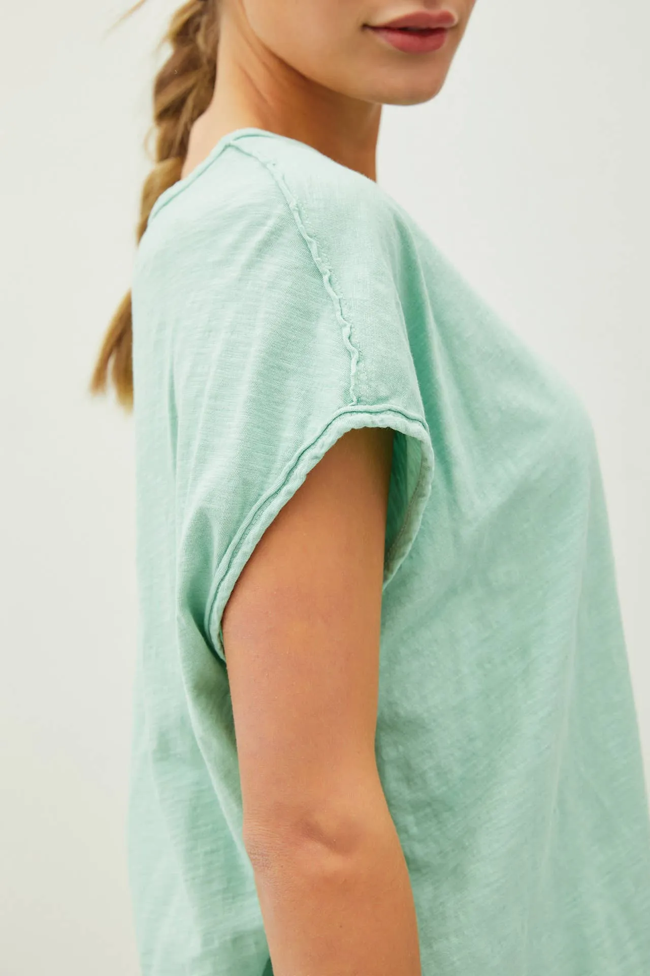 EXPOSED SEAM DETAIL BOXY MUSCLE TOP