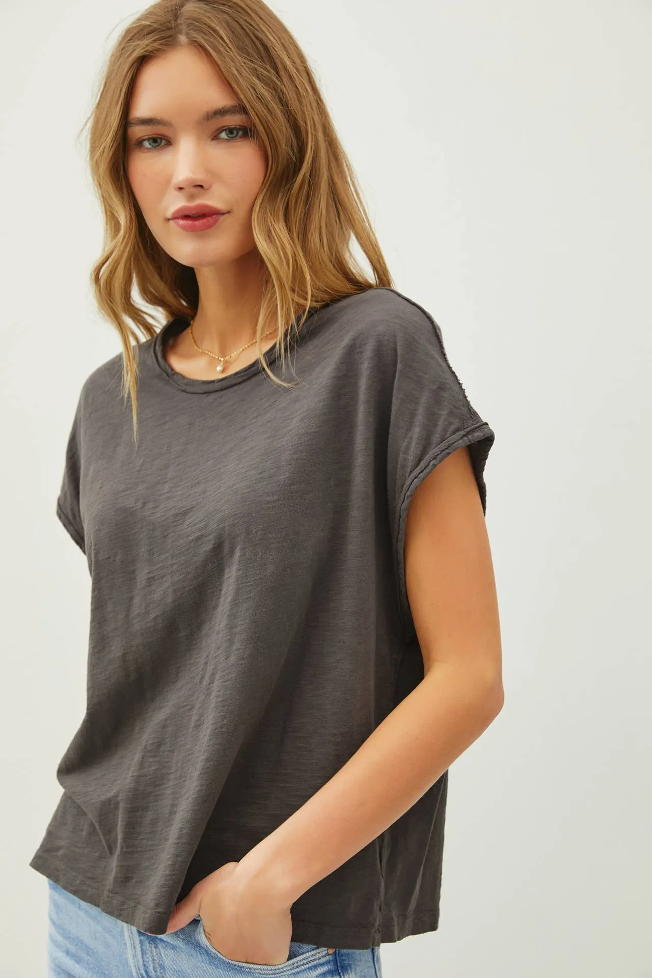 EXPOSED SEAM DETAIL BOXY MUSCLE TOP