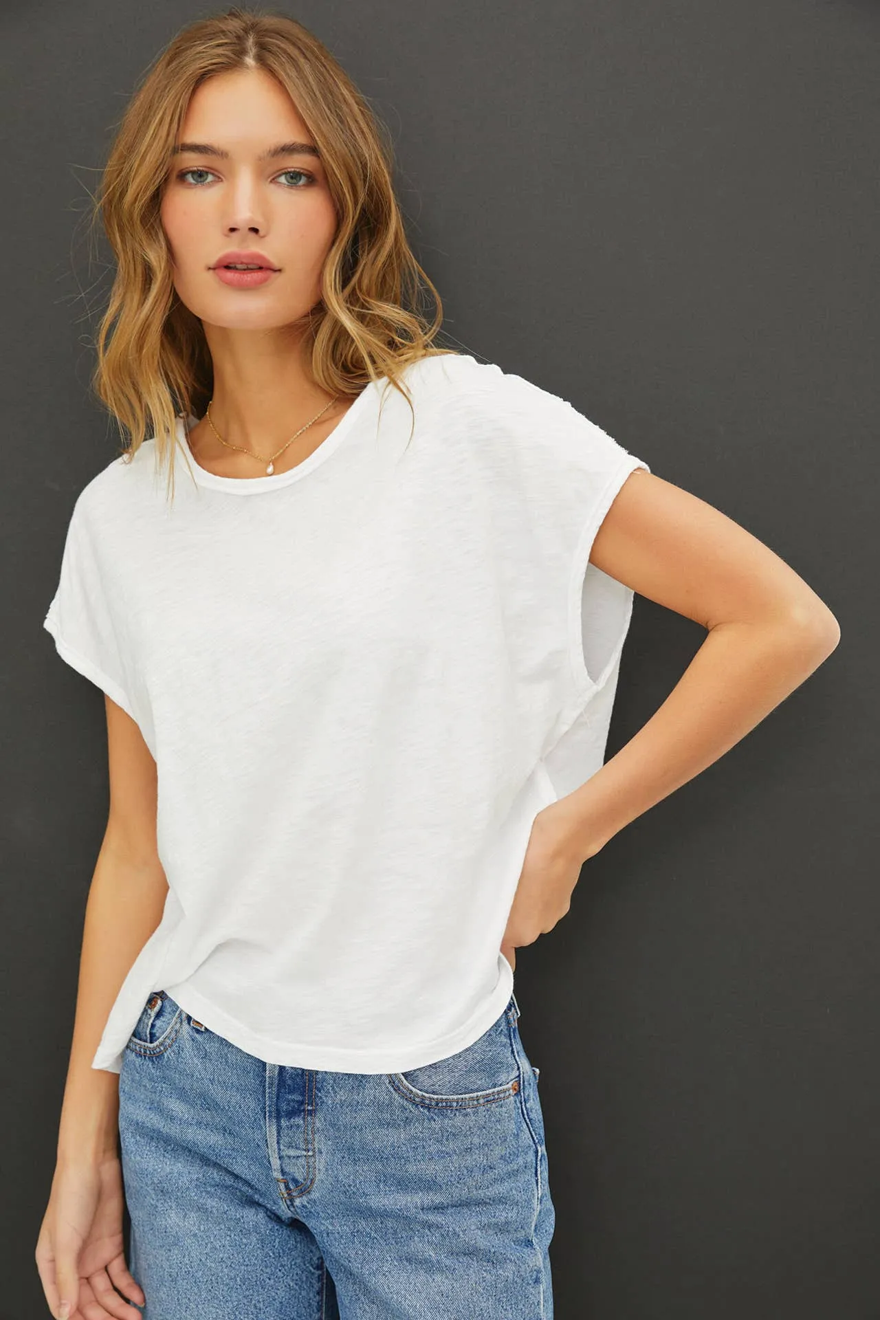 EXPOSED SEAM DETAIL BOXY MUSCLE TOP