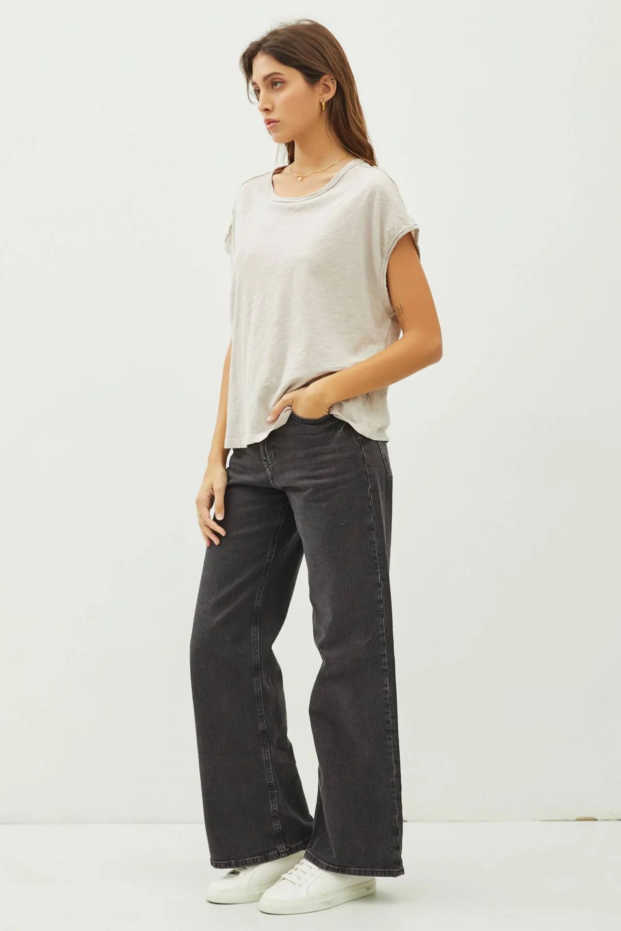 EXPOSED SEAM DETAIL BOXY MUSCLE TOP