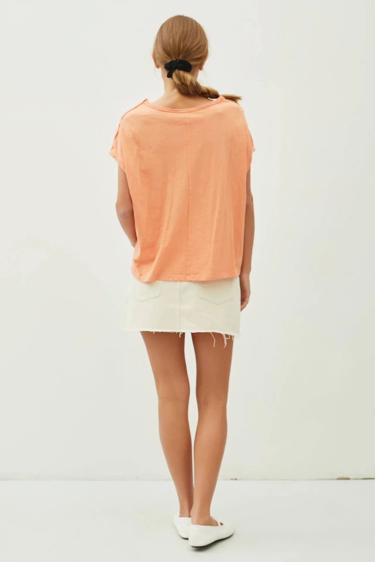 EXPOSED SEAM DETAIL BOXY MUSCLE TOP