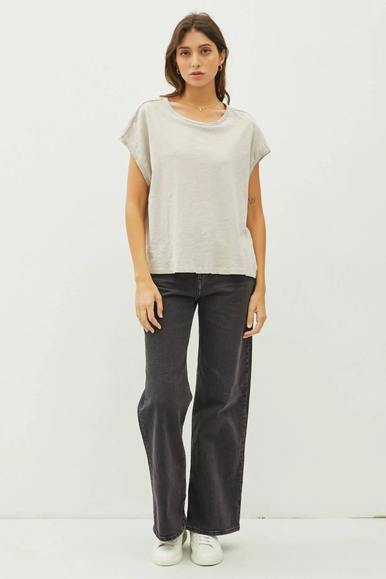 EXPOSED SEAM DETAIL BOXY MUSCLE TOP