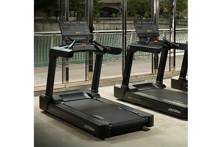 Life Fitness Club Series   (Plus) Treadmill (SALE)