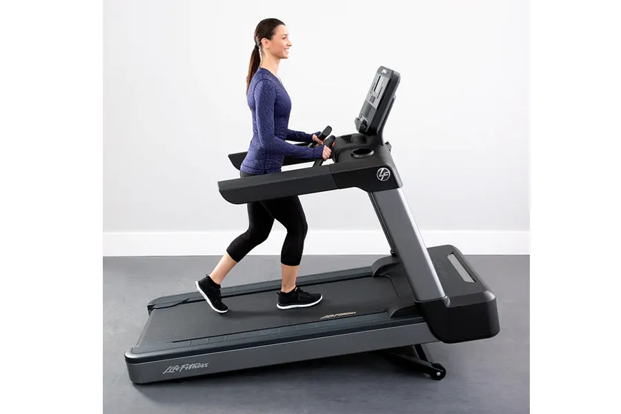 Life Fitness Club Series   (Plus) Treadmill (SALE)